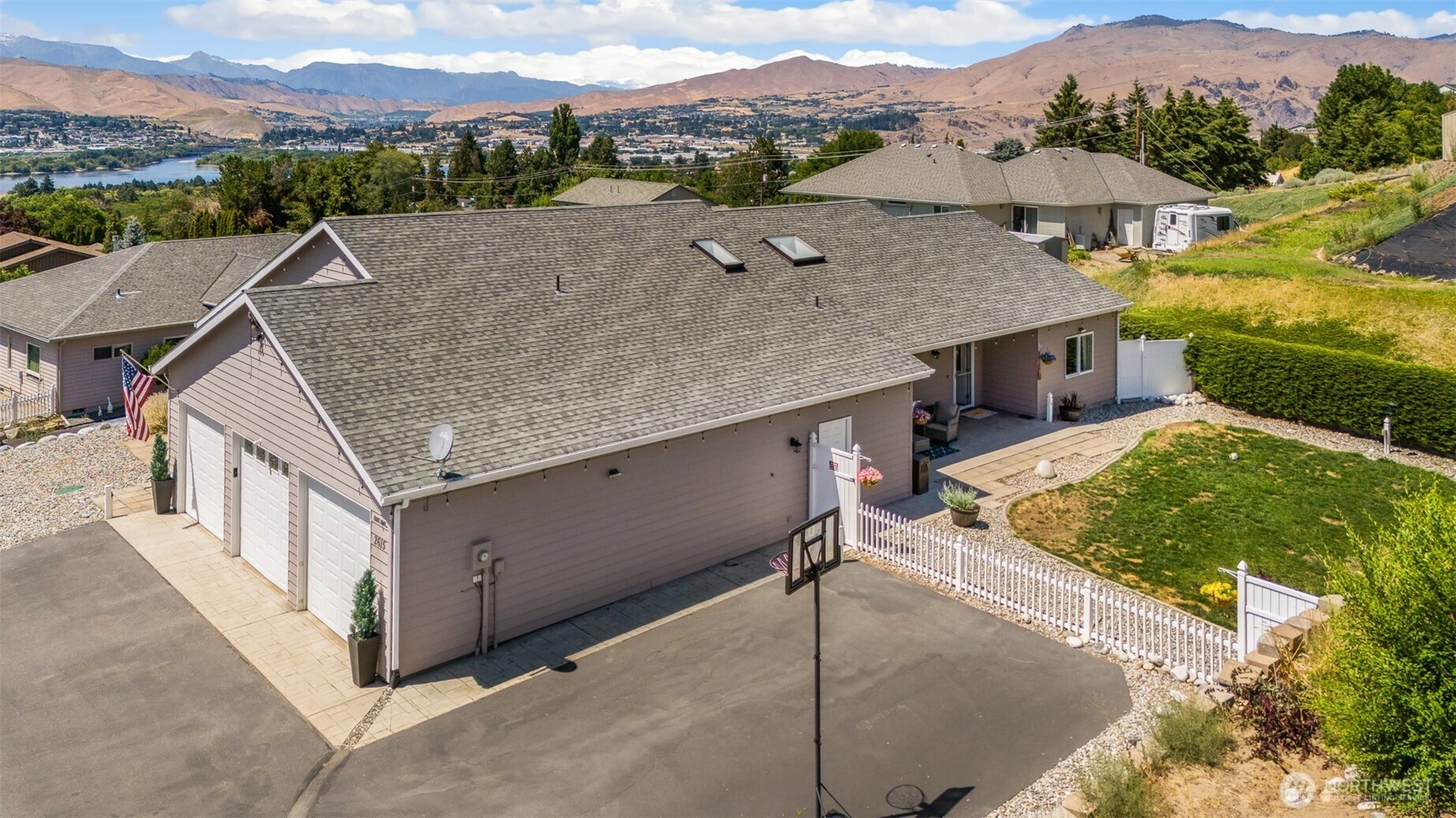 2615 N Baker Ave East Wenatchee WA 98802