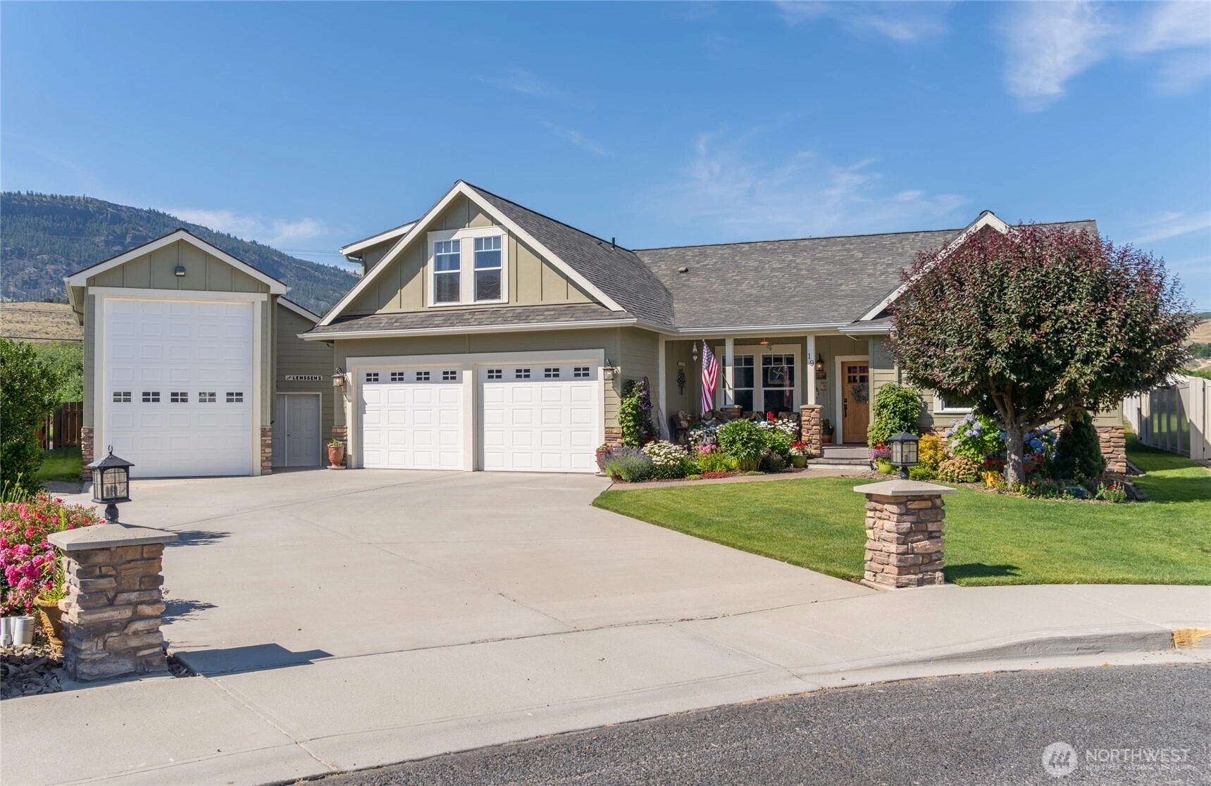 19 Cobb Ct Malaga WA 98828