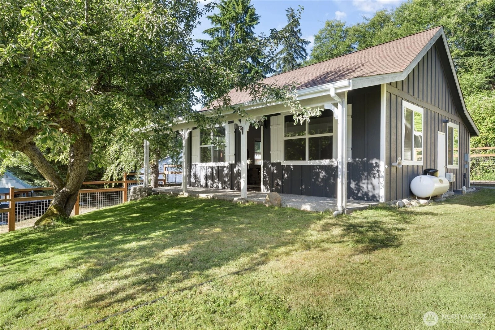 2863 Longhouse Ln Clinton WA 98236