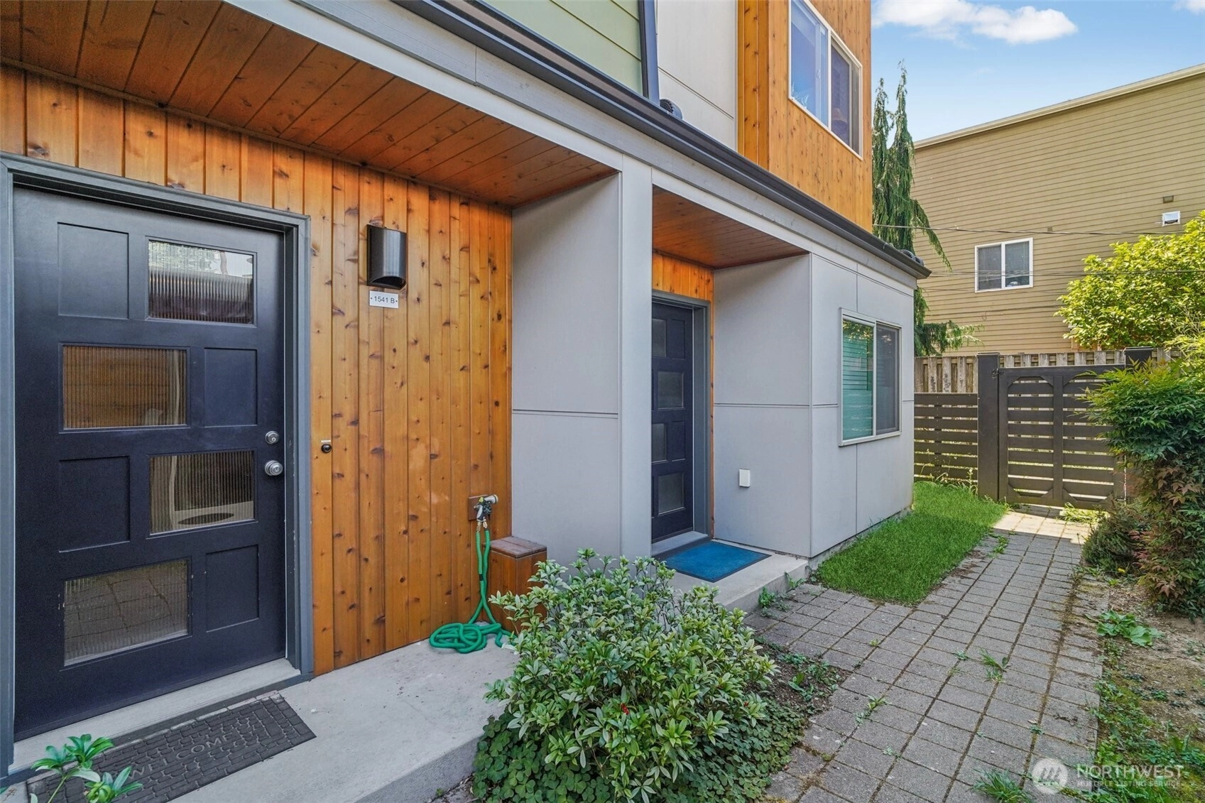 1541 B NW 90th St Seattle WA 98117