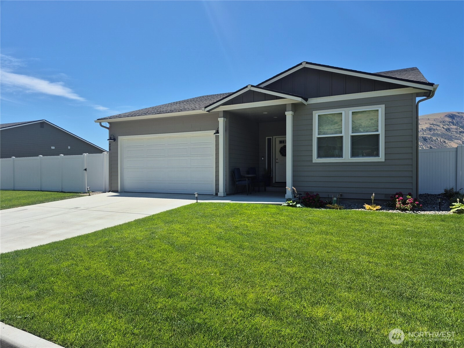 420 Hammond Ln Unit  Rock Island WA 98850