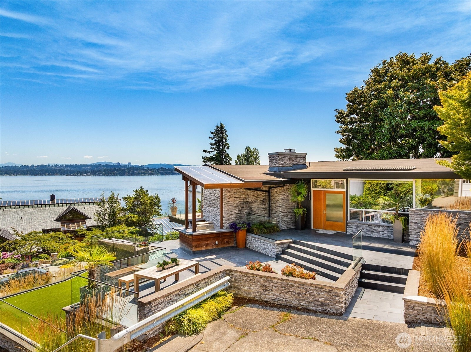 5323 NE 42nd St Unit  Seattle WA 98105