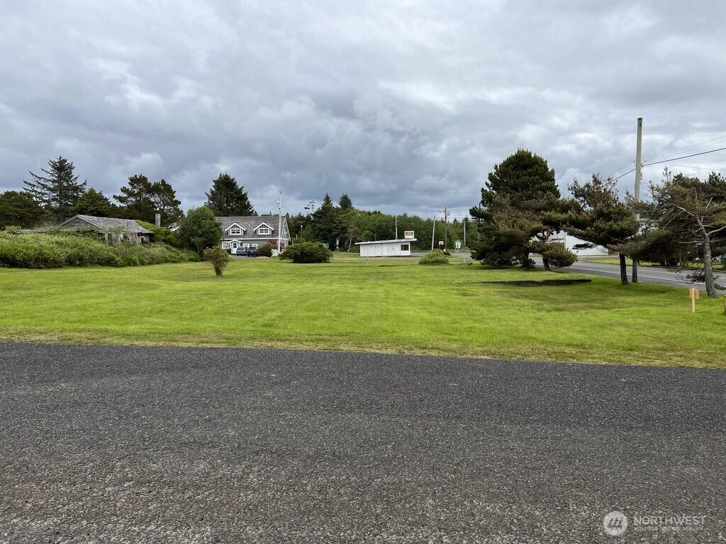 34 Main St Unit  Pacific Beach WA 98571