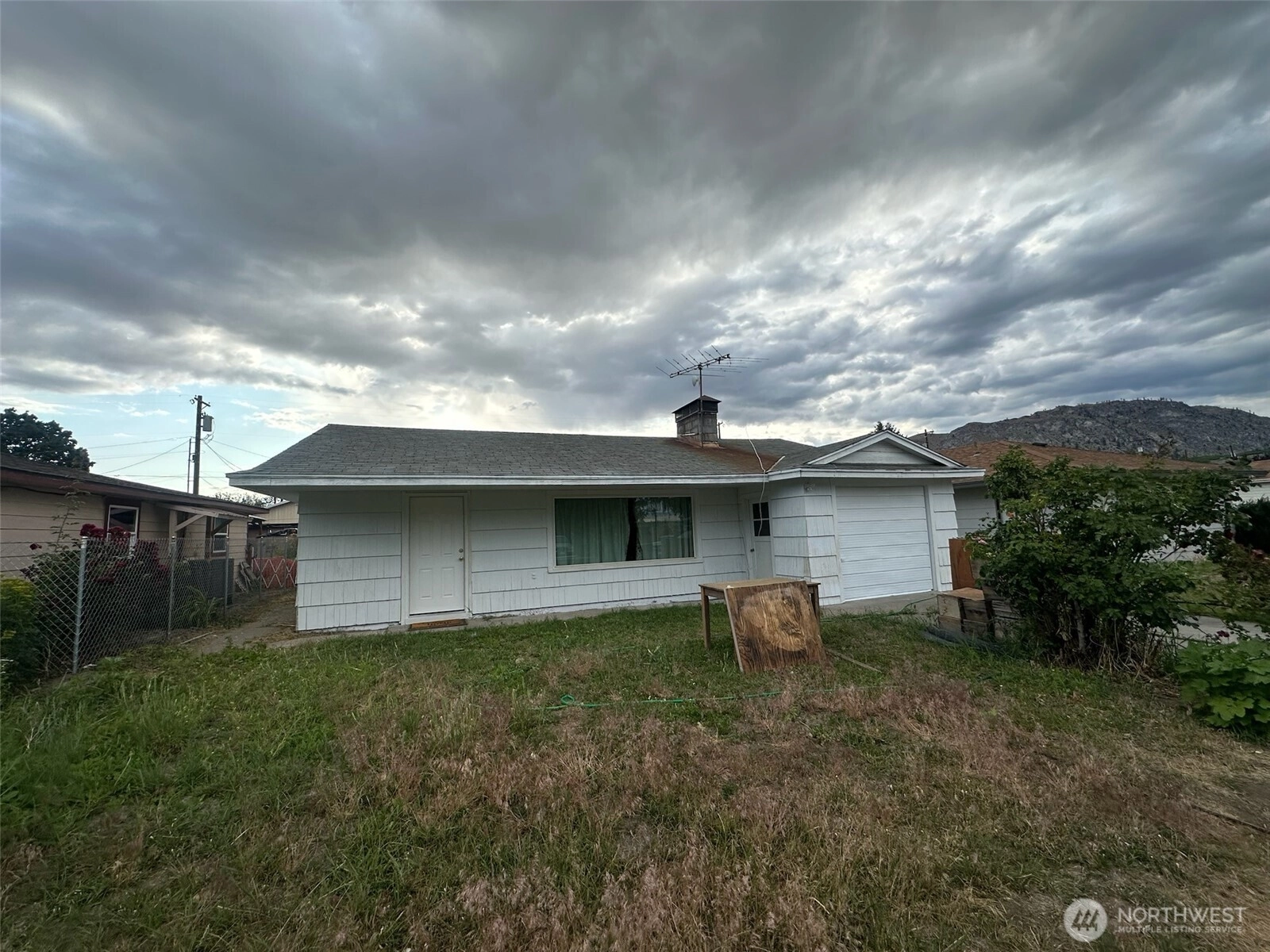 607 1st St Brewster WA 98812