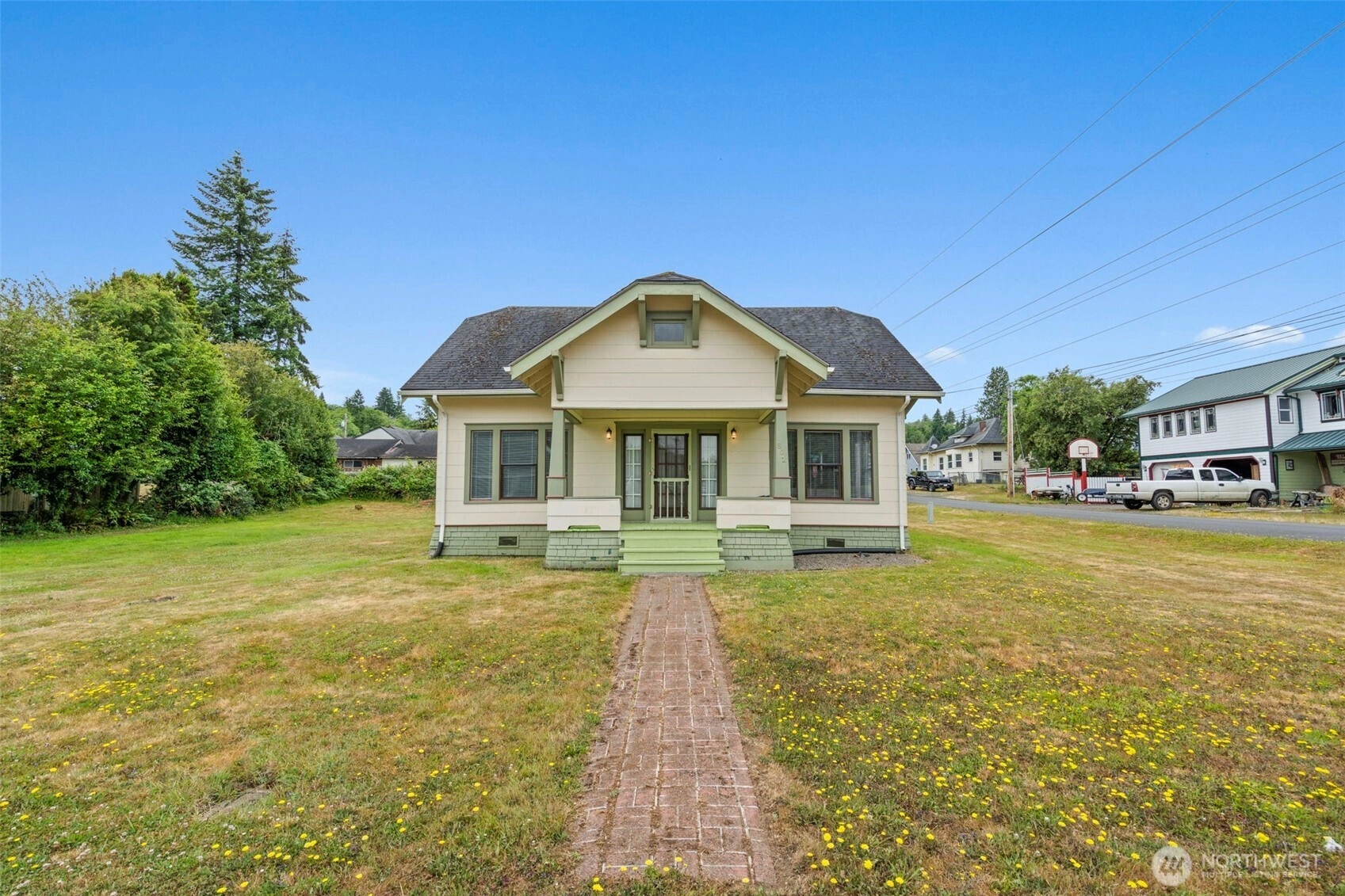 802 May St Raymond WA 98577