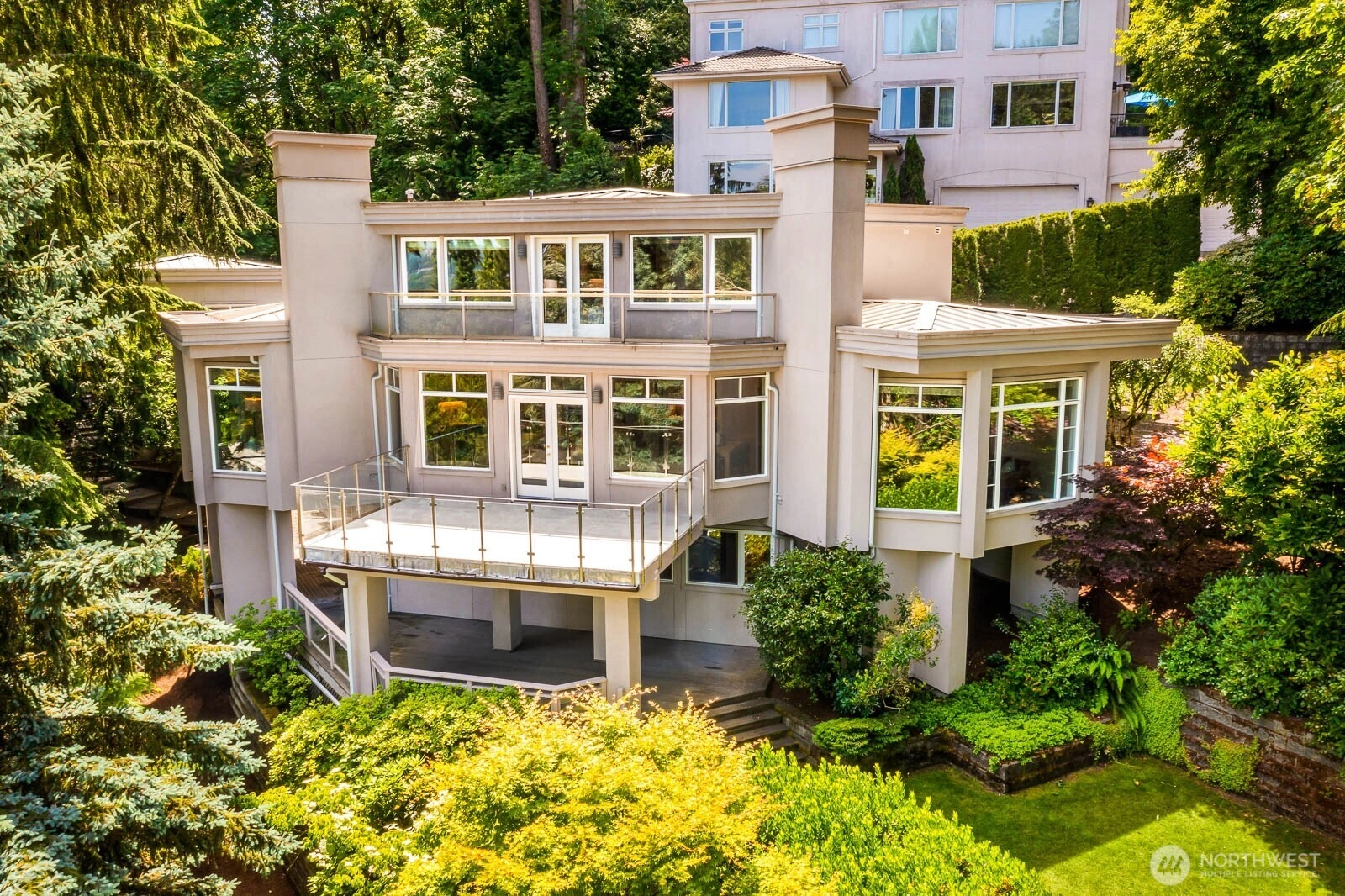 3930 95 Ct SE Mercer Island WA 98040