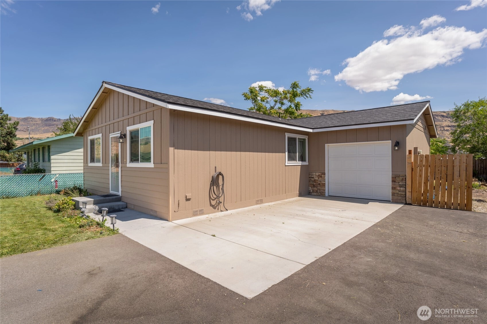 14 Cambridge Ave Unit  Rock Island WA 98850