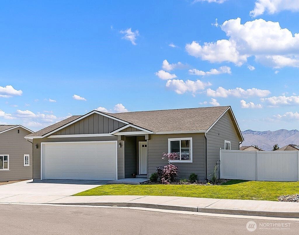 506 S Joseph Ave Unit  East Wenatchee WA 98802