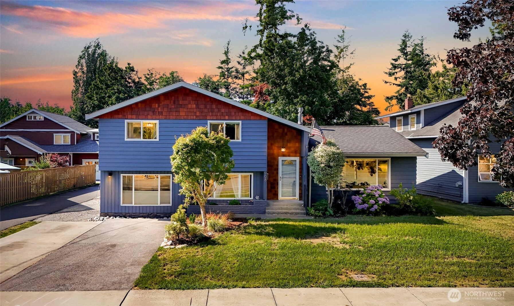 908 Glenning St Lynden WA 98264