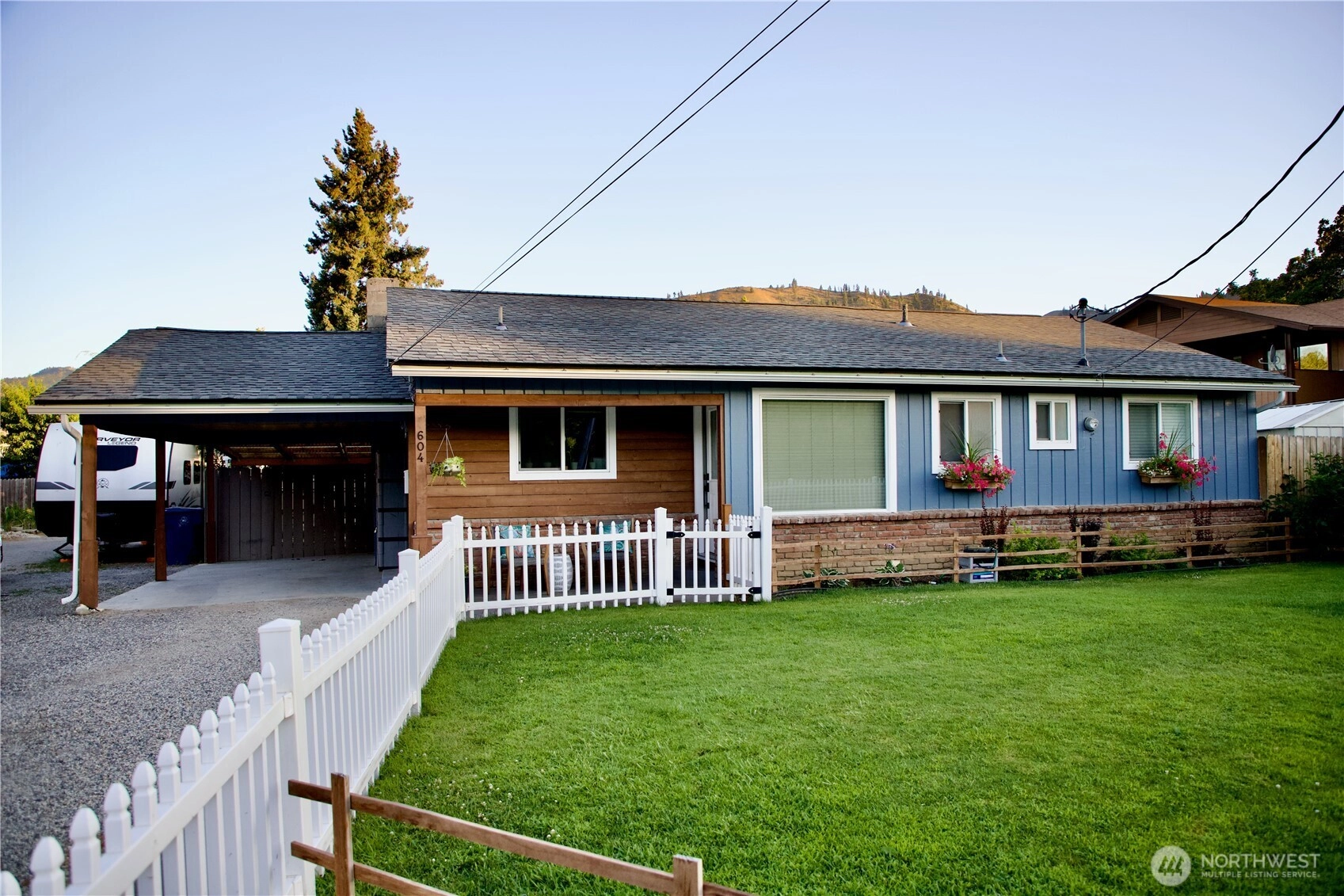 604 Pioneer Ave Cashmere WA 98815
