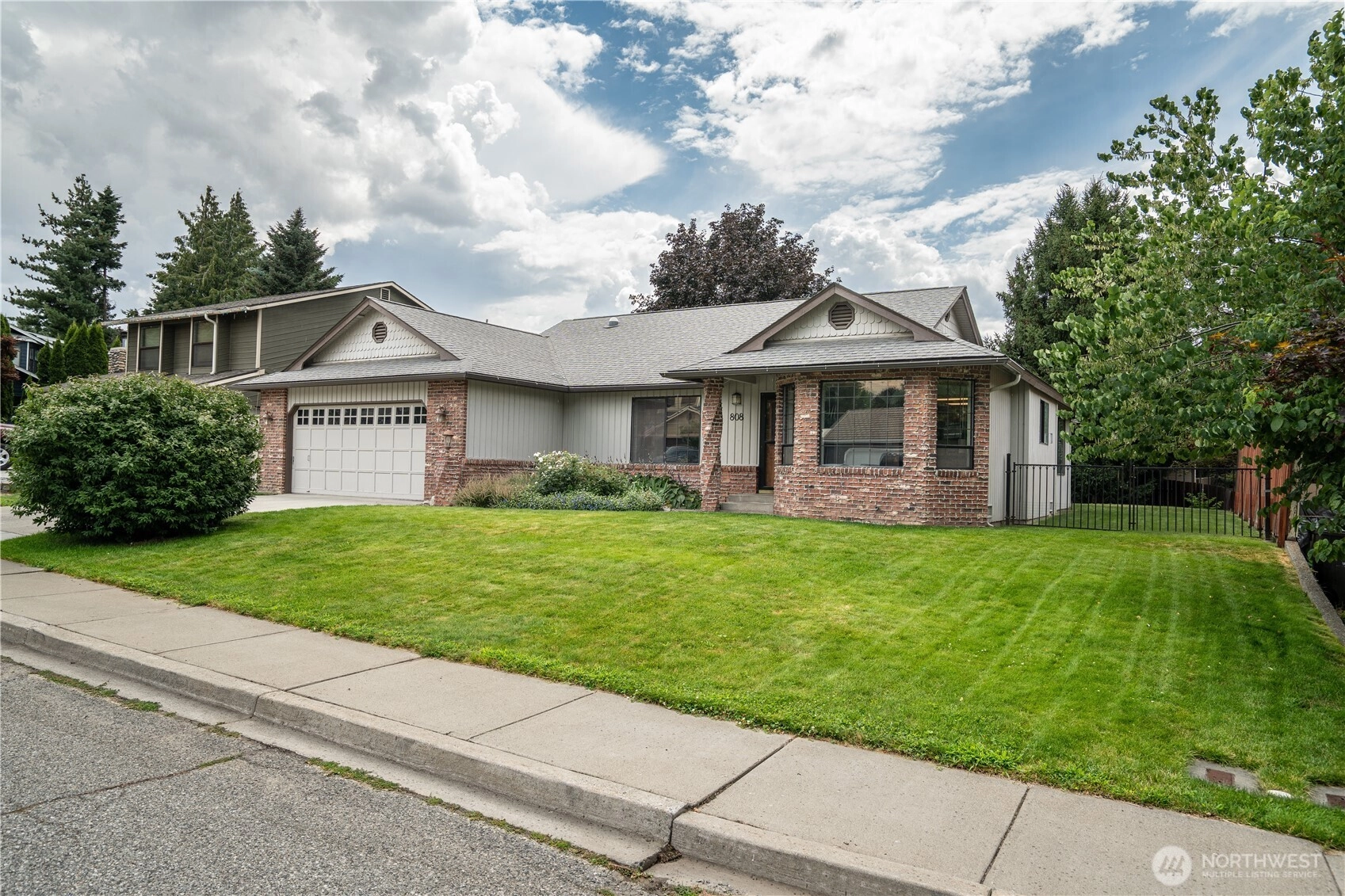 808 12th St NE East Wenatchee WA 98802