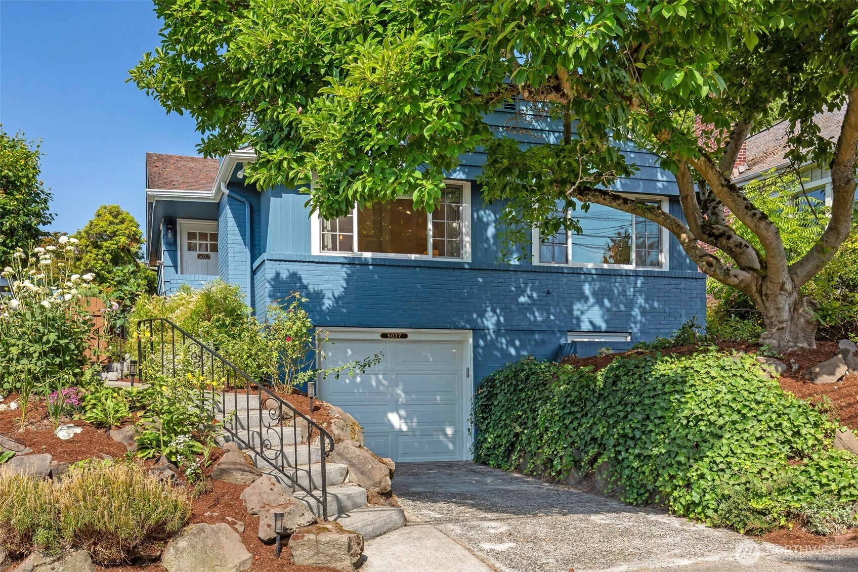 5037 38th Ave NE Seattle WA 98105