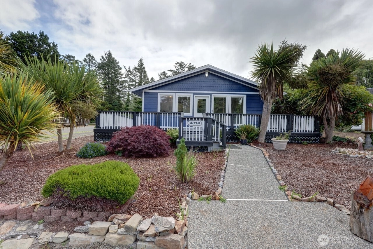 4814 N Pl Unit  Seaview WA 98644
