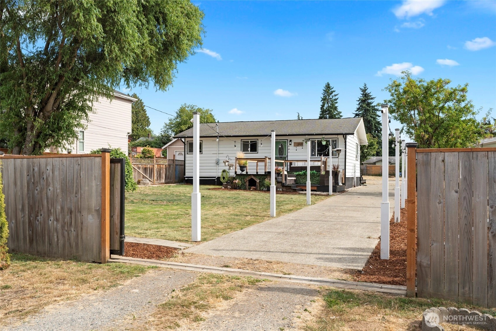 2123 S 252nd St Des Moines WA 98198