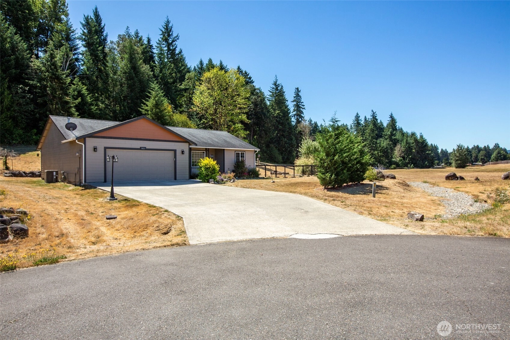 501 Emerald Ln SE Unit  Rainier WA 98576