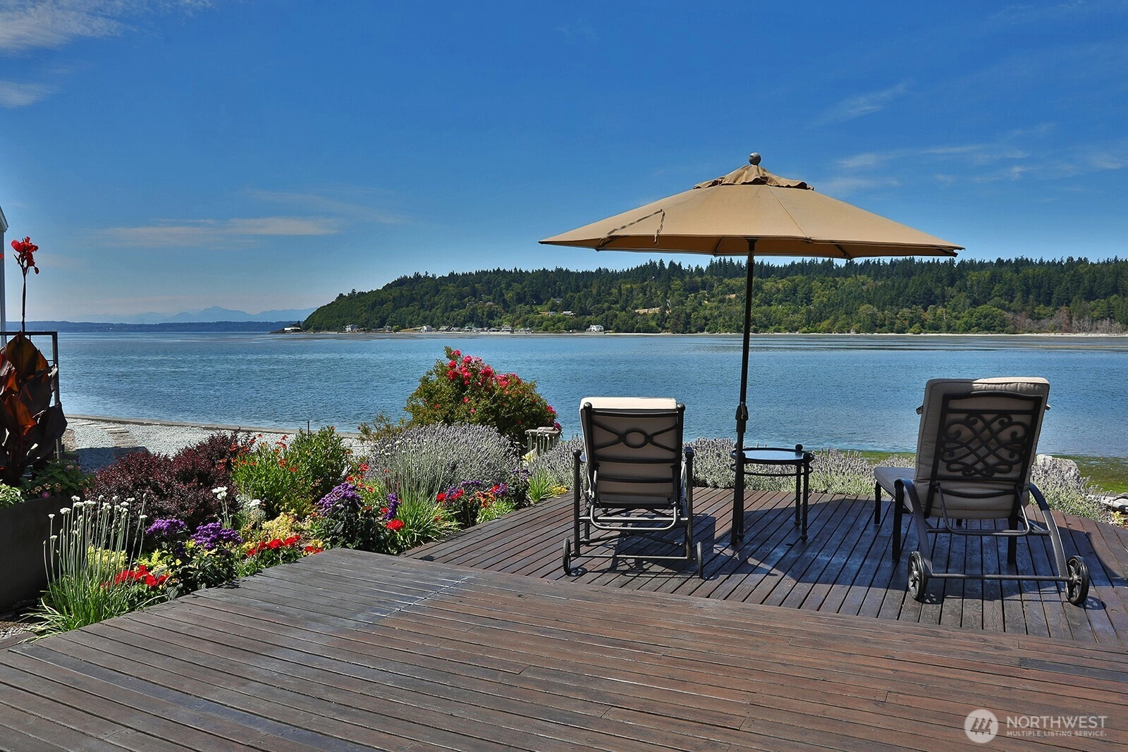 8074 Sandy Hook Dr Unit  Clinton WA 98236