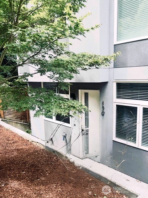 1505 Lakeview Blvd E Seattle WA 98102