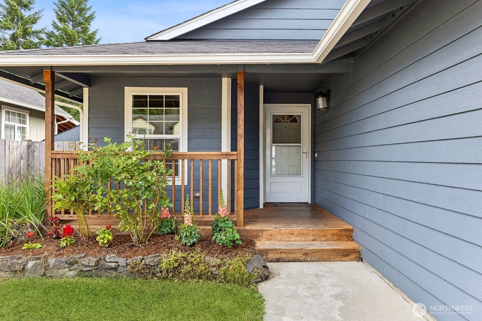 721 Riverside Ln E Unit  Eatonville WA 98328