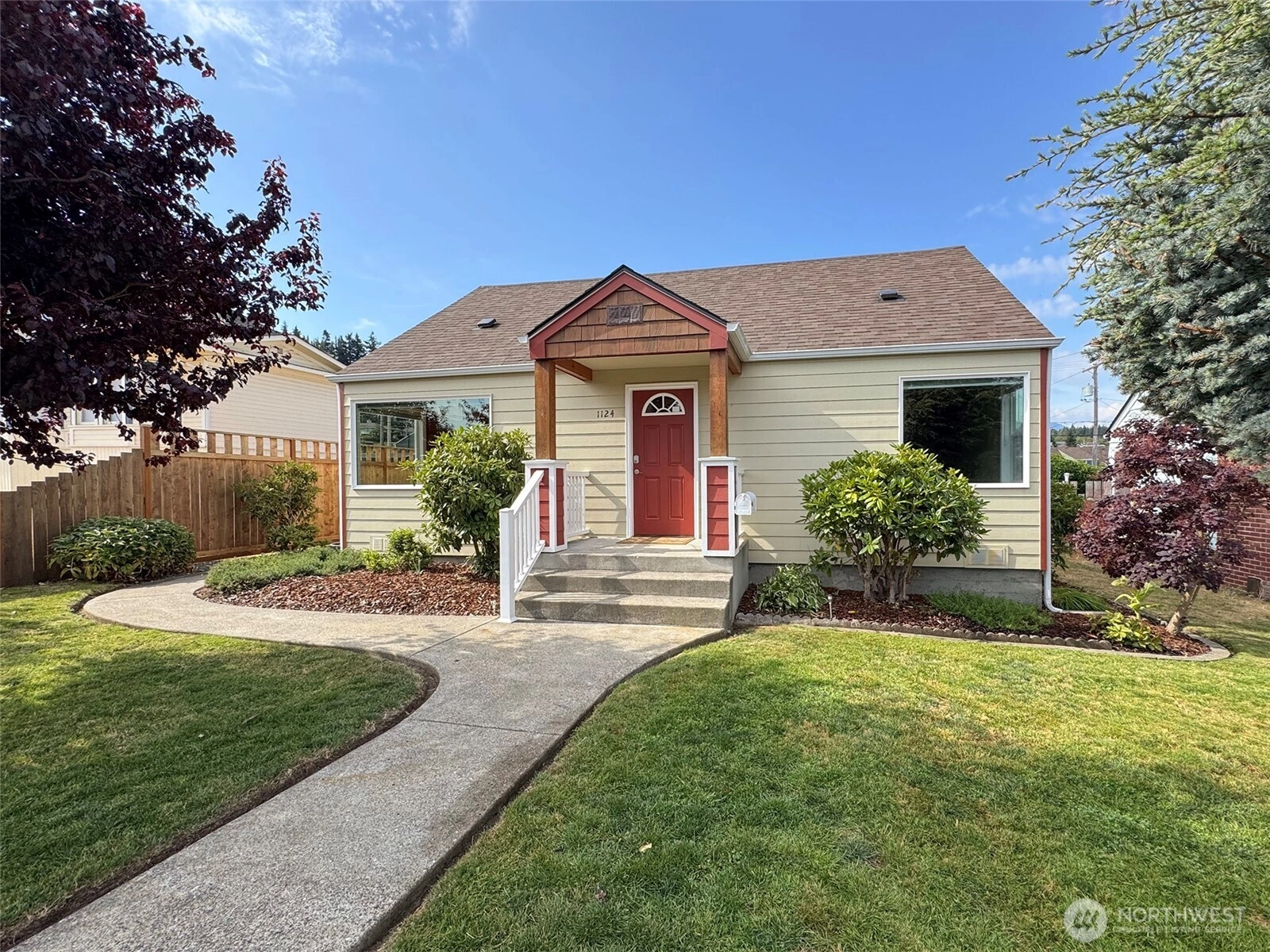 1124 E 4th St Port Angeles WA 98362