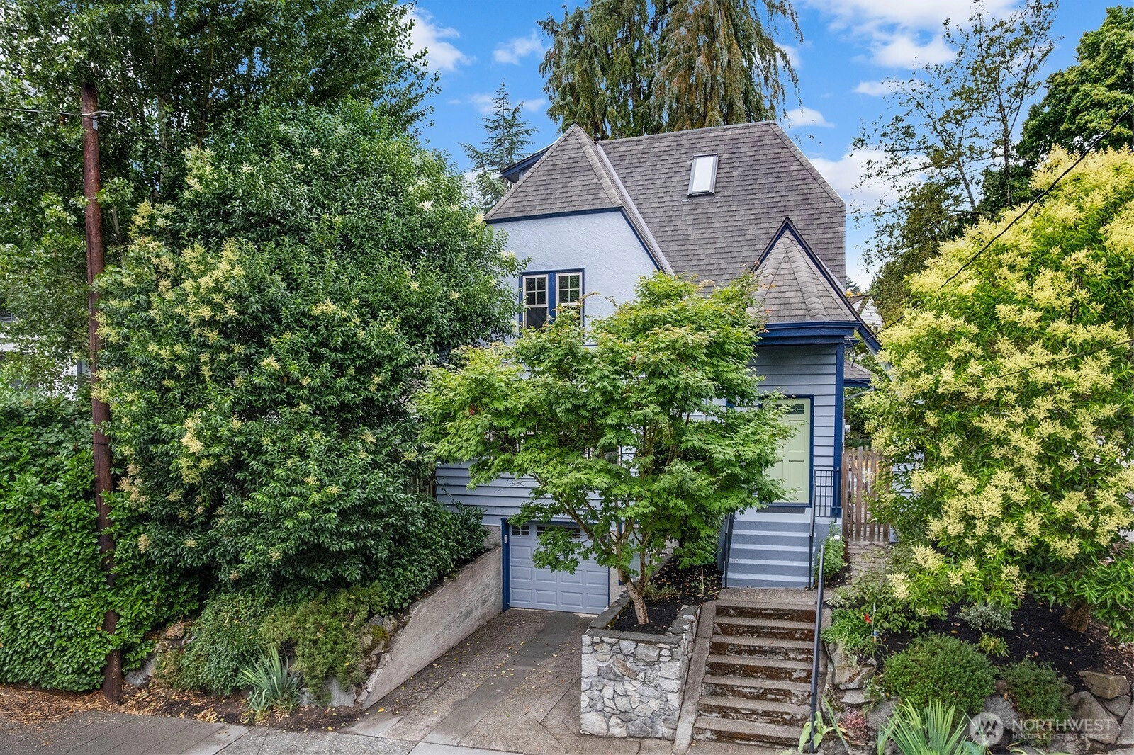 5735 25th Ave NE Seattle WA 98105