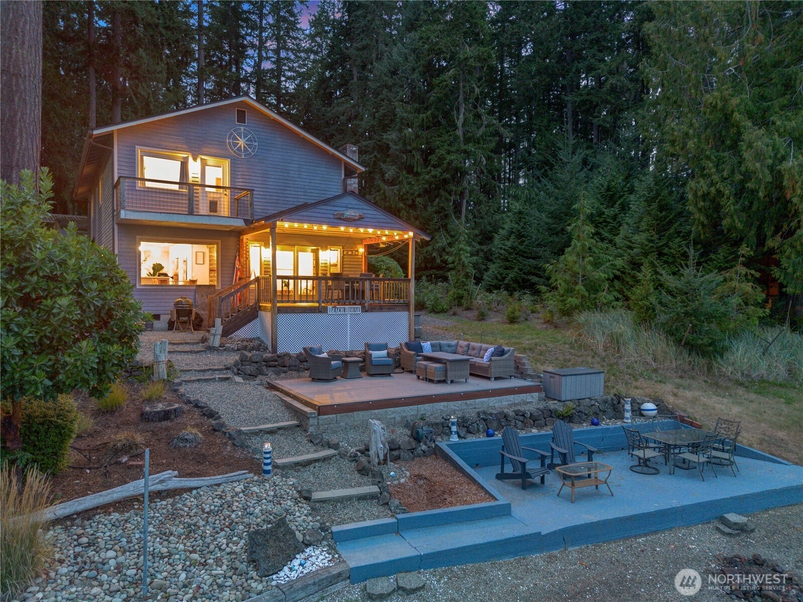 32 Grapeview Pt Rd Allyn WA 98524