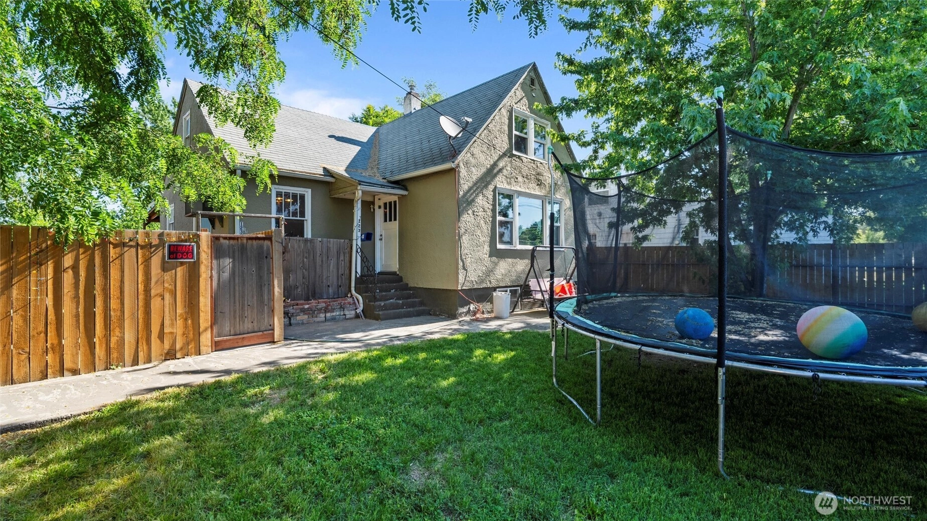 123 NE C St College Place WA 99324