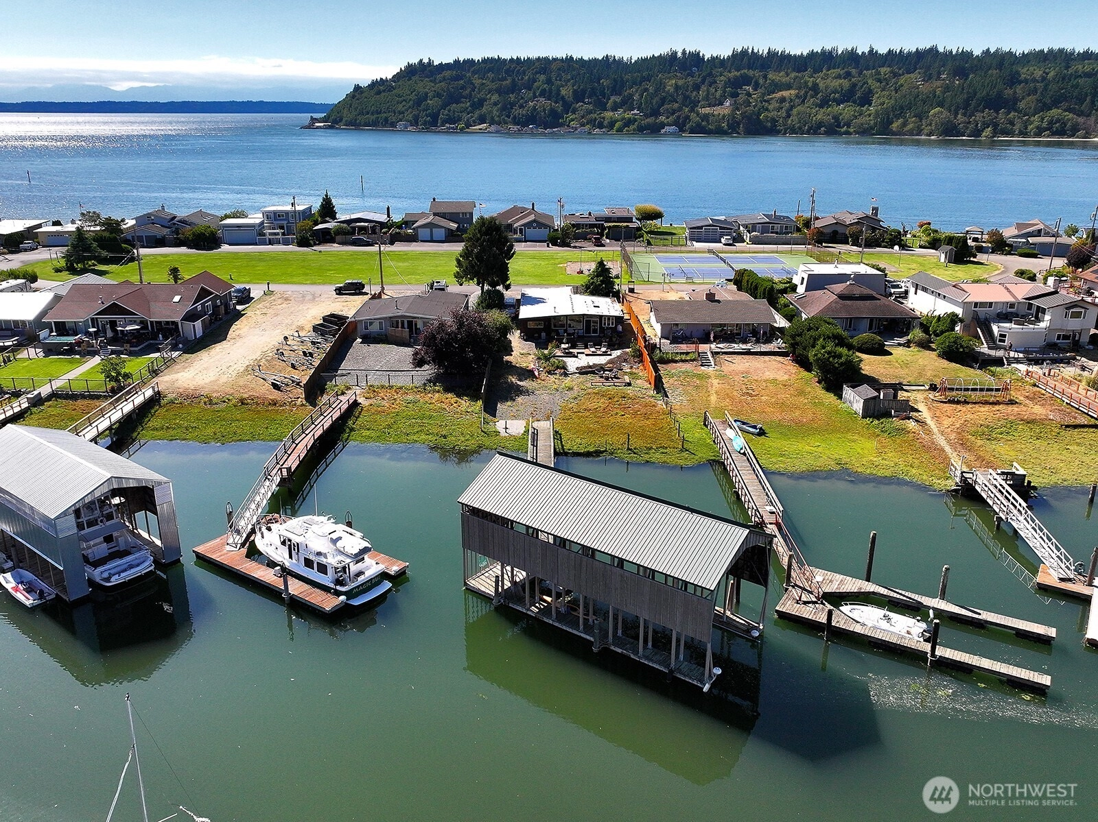 8121 Sandy Hook Ter Unit  Clinton WA 98236