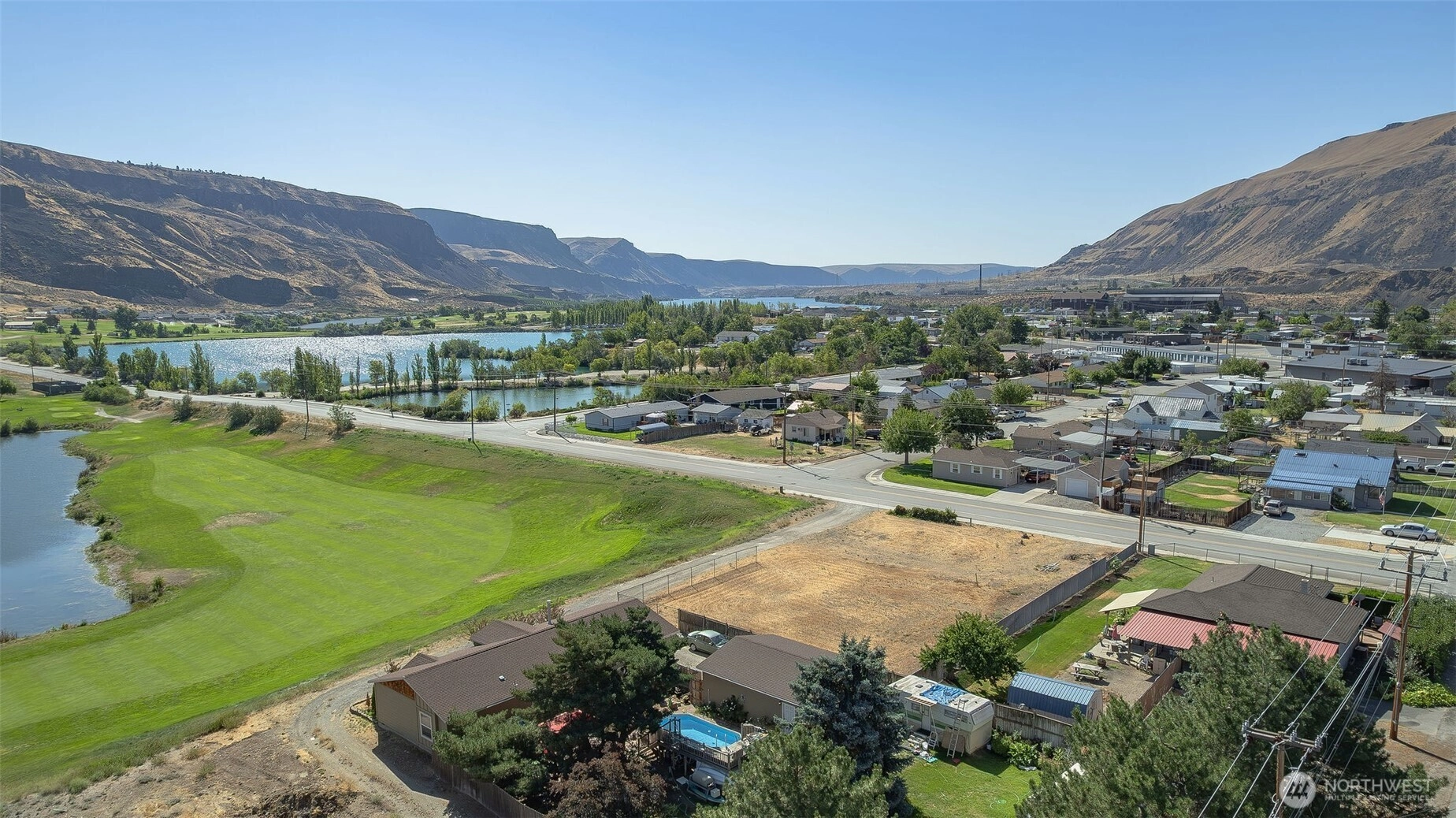 233 Saunders Ave Unit  Rock Island WA 98850