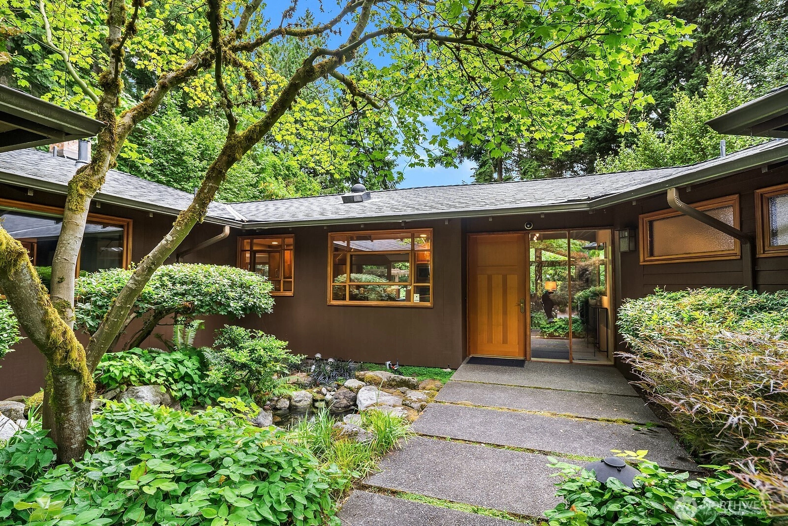 8509 NE 27th Pl Unit  Clyde Hill WA 98004