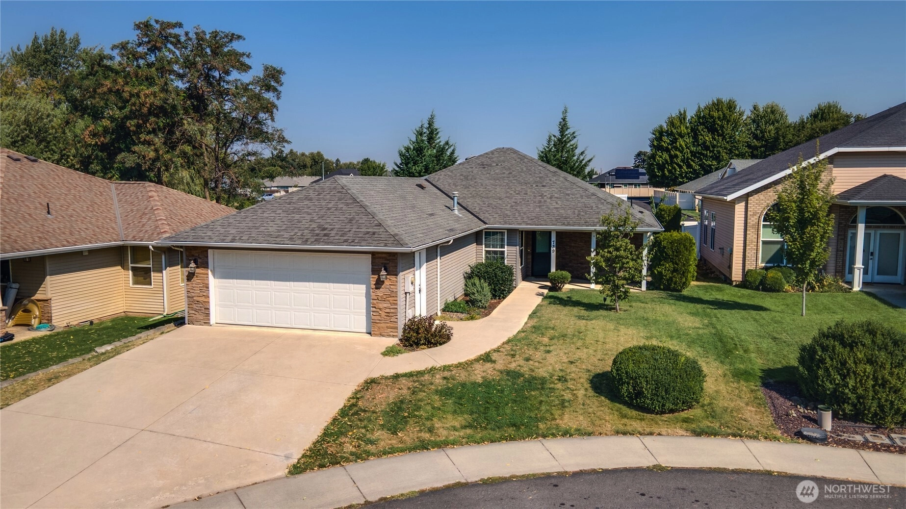 739 SE Songbird Ln College Place WA 99324
