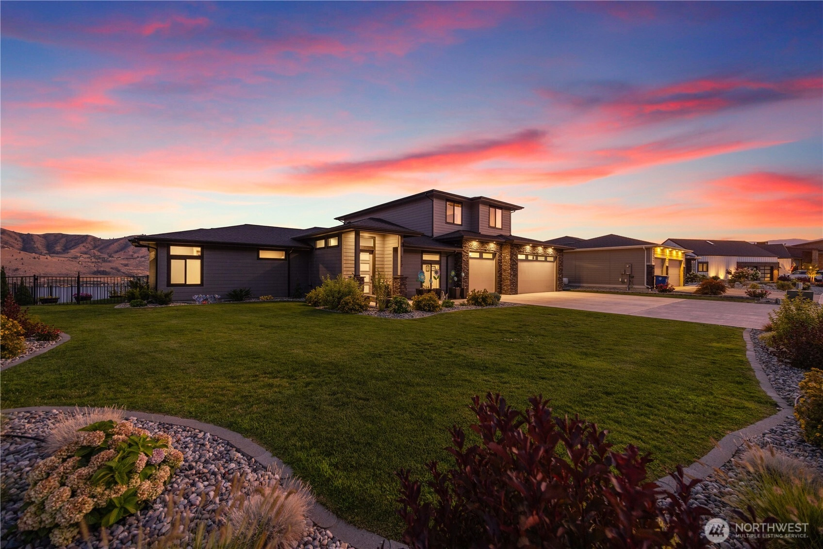 112 Sky Harbor Dr Unit  Chelan WA 98816