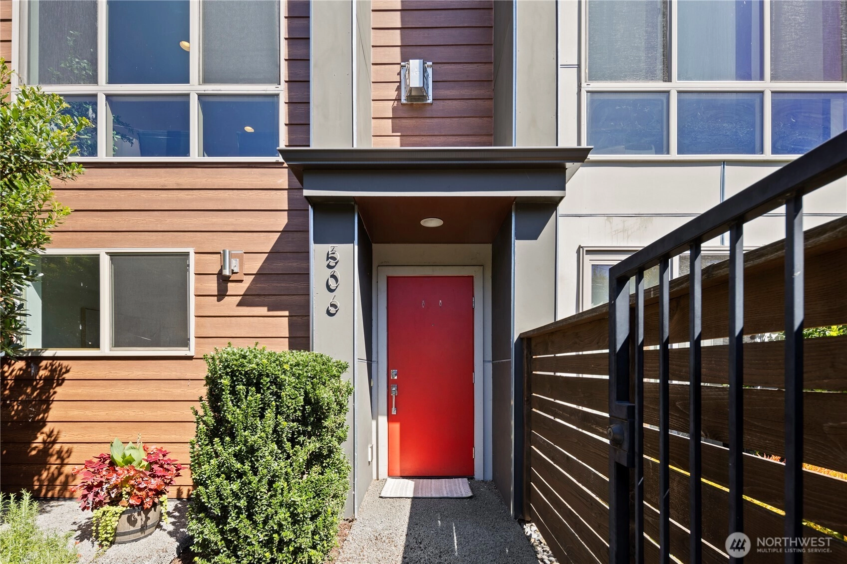 506 N 105th St Seattle WA 98133