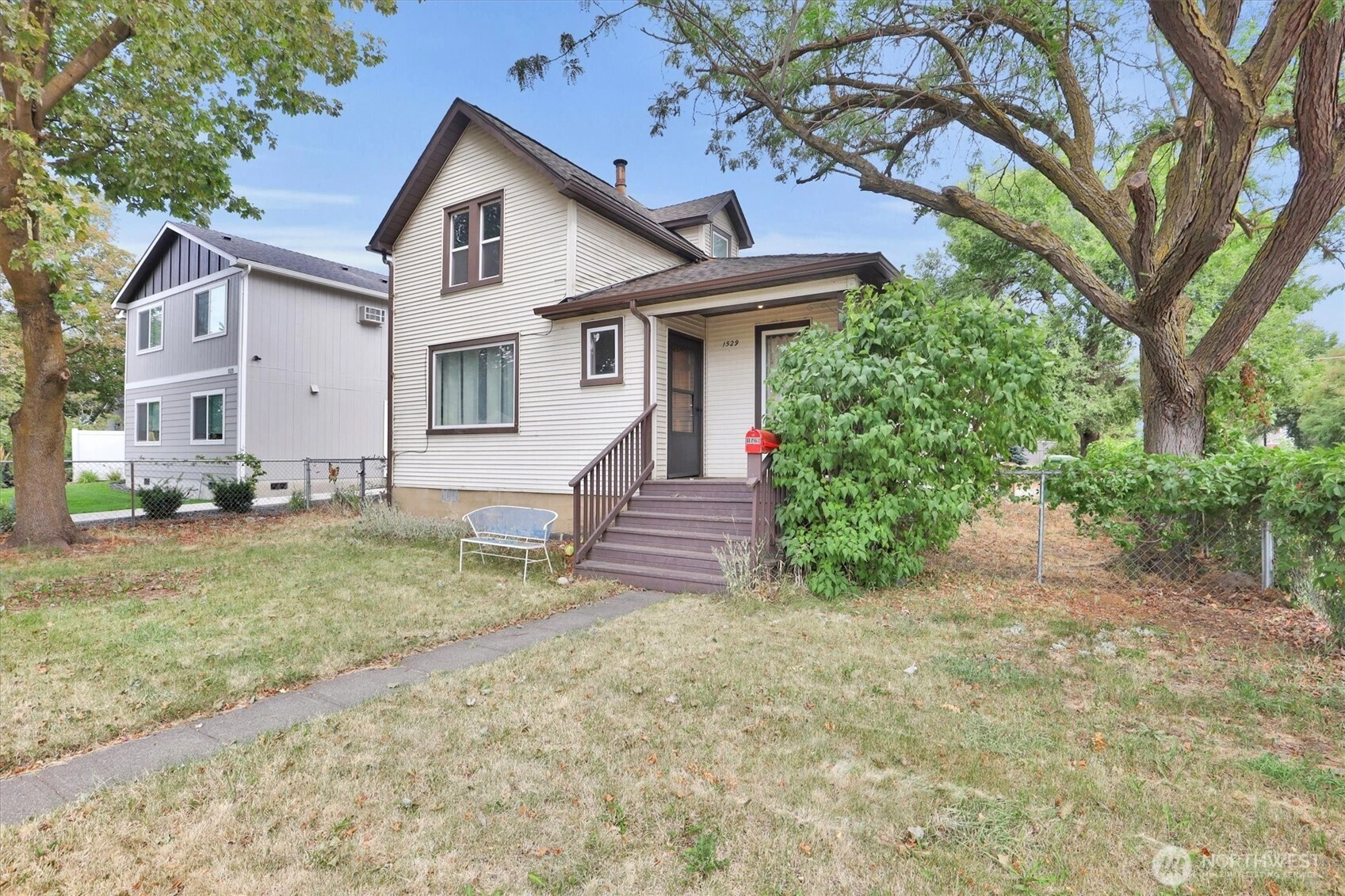 1529 E Desmet Spokane WA 99202