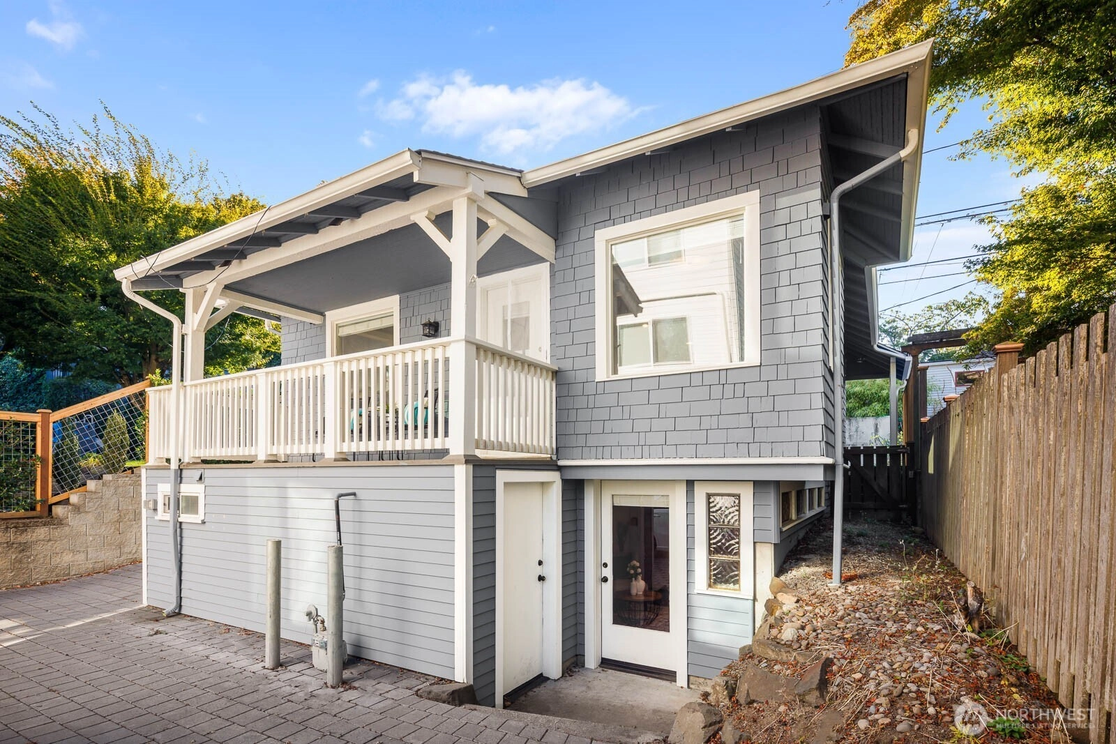 2423 3rd Ave W Seattle WA 98119