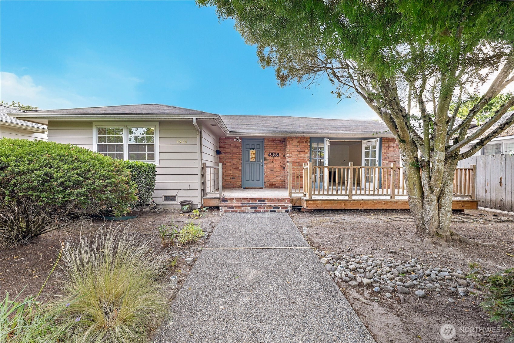 4528 NE 170th St Lake Forest Park WA 98155