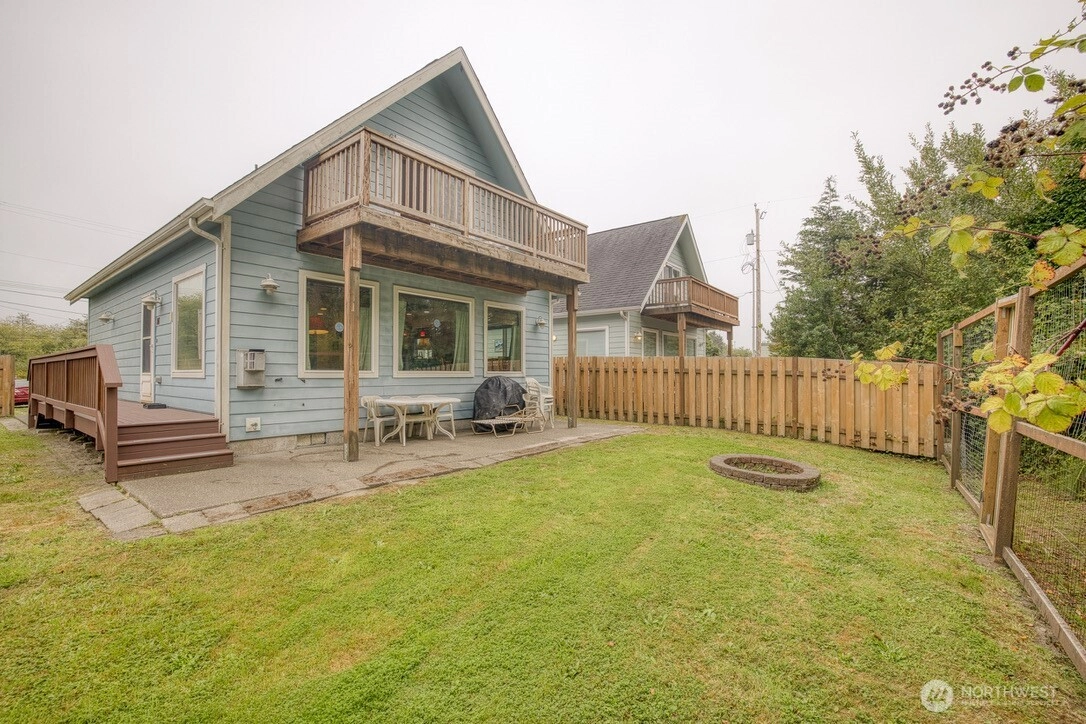 133 N 1st St Pacific Beach WA 98571