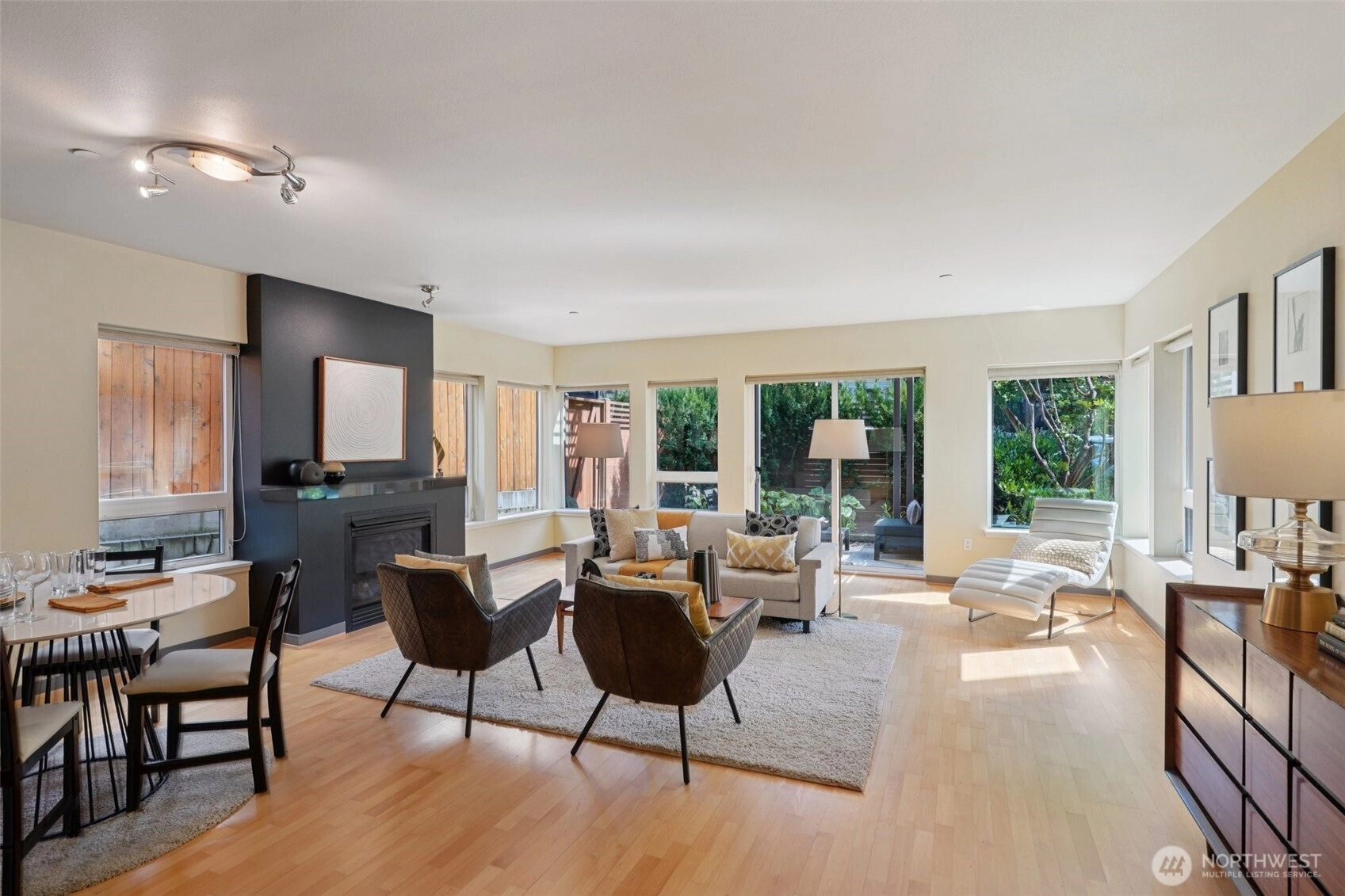 4217 Fremont Ave N Unit 2 Unit 2 Seattle WA 98103