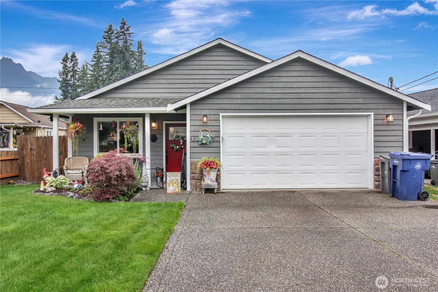 915 Givens Ave Unit  Darrington WA 98241