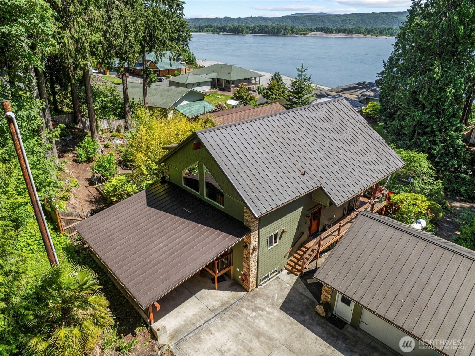 11 W Cape Horn Rd Unit  Cathlamet WA 98612
