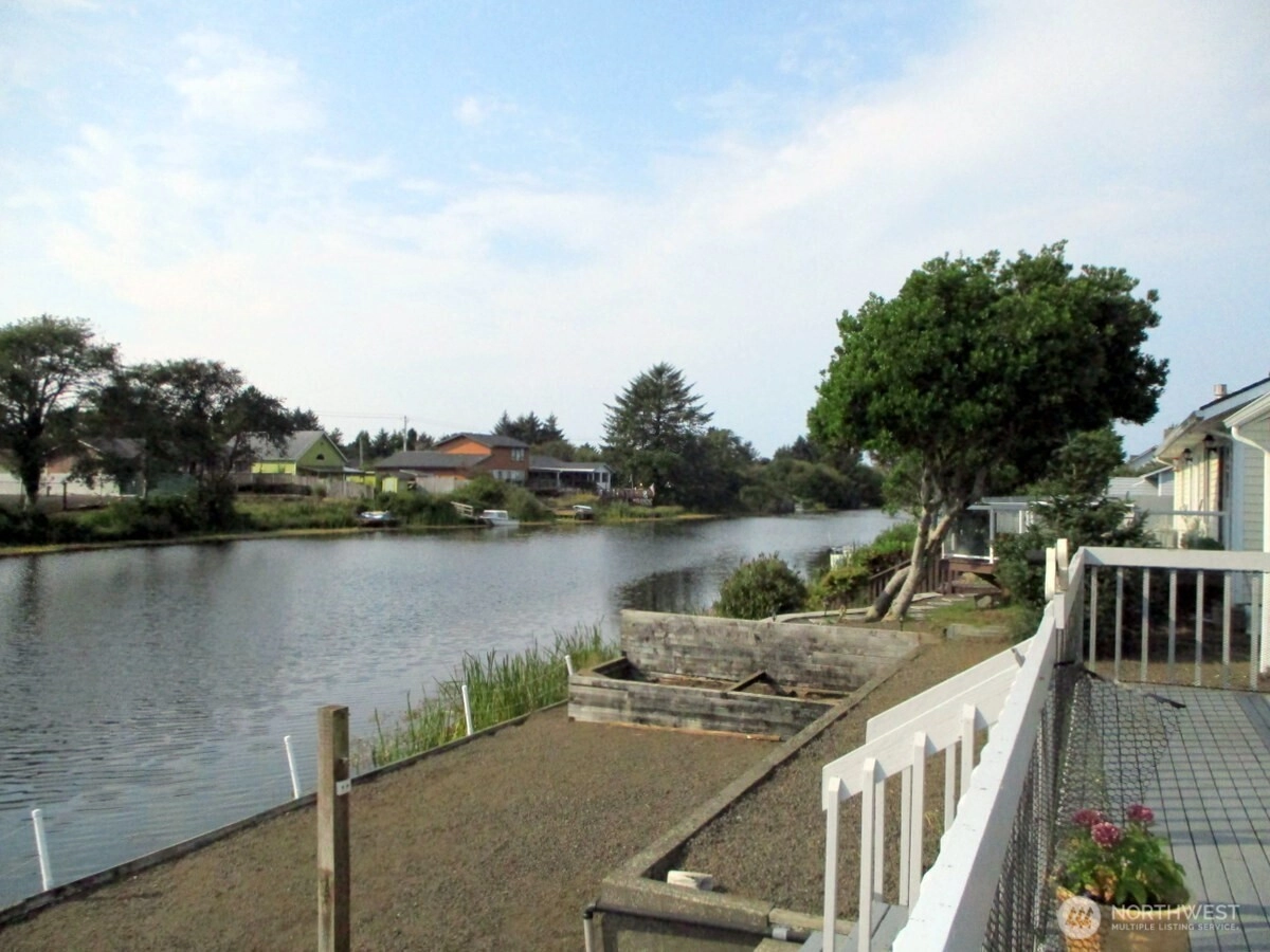 255 Canal Dr NE Unit  Ocean Shores WA 98569