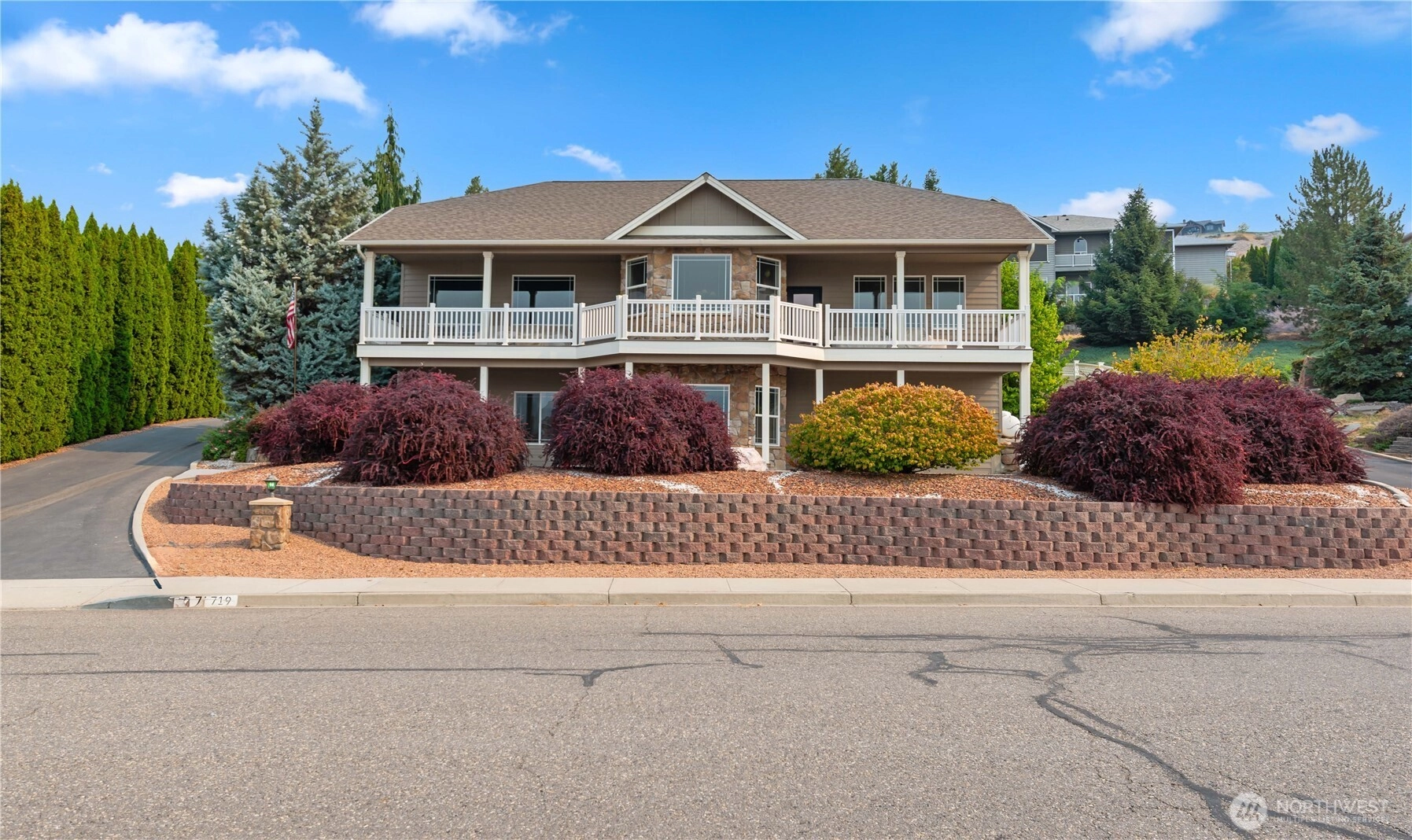 719 Briarwood Ter East Wenatchee WA 98802