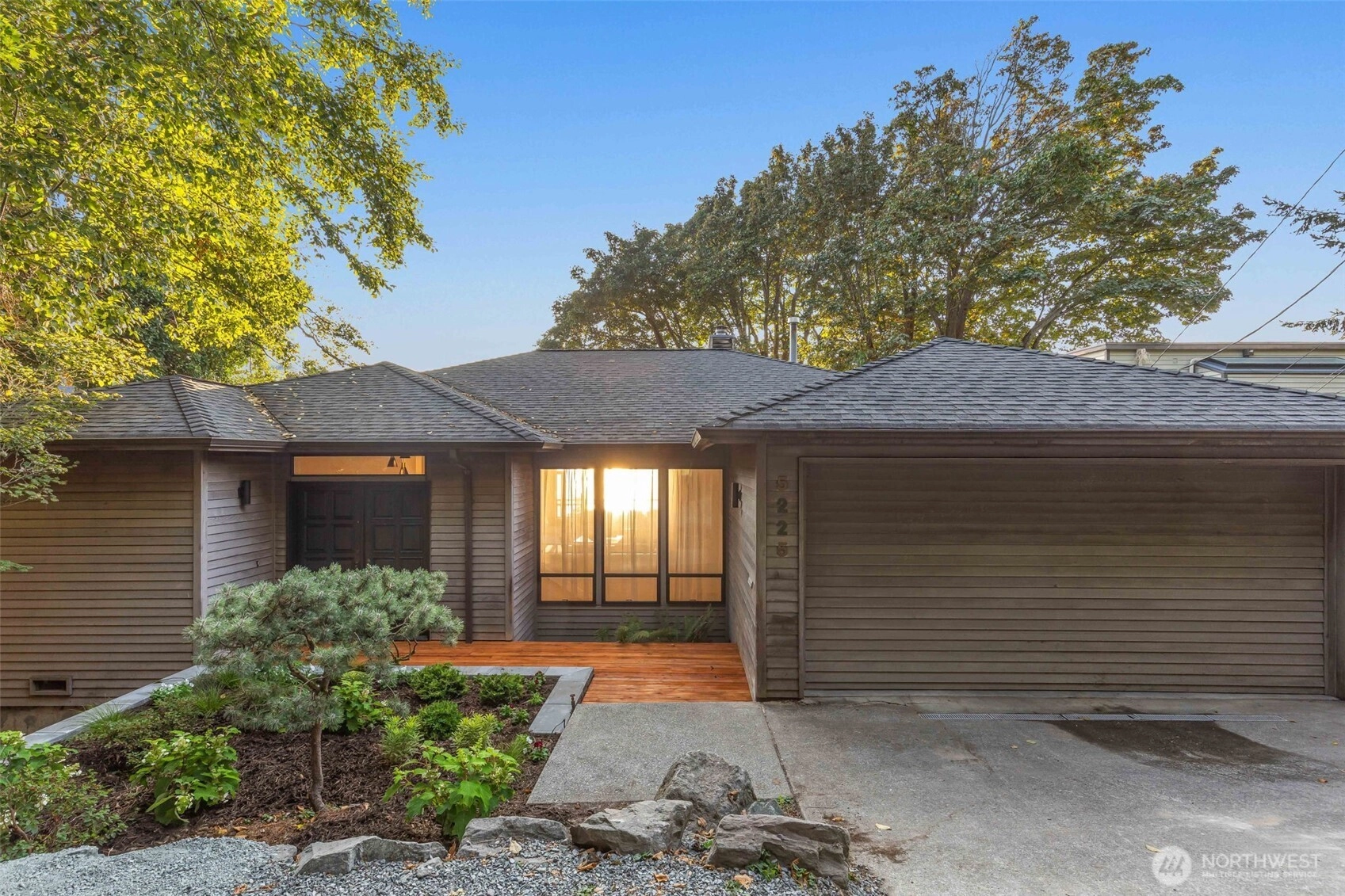 5225 SW Jacobsen Rd Seattle WA 98116
