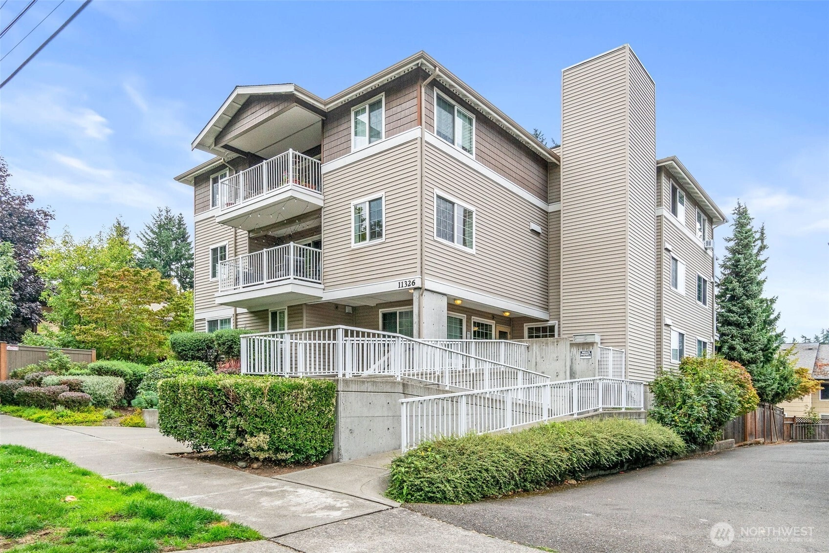 11326 3rd Ave NE Unit 204 Unit 204 Seattle WA 98125