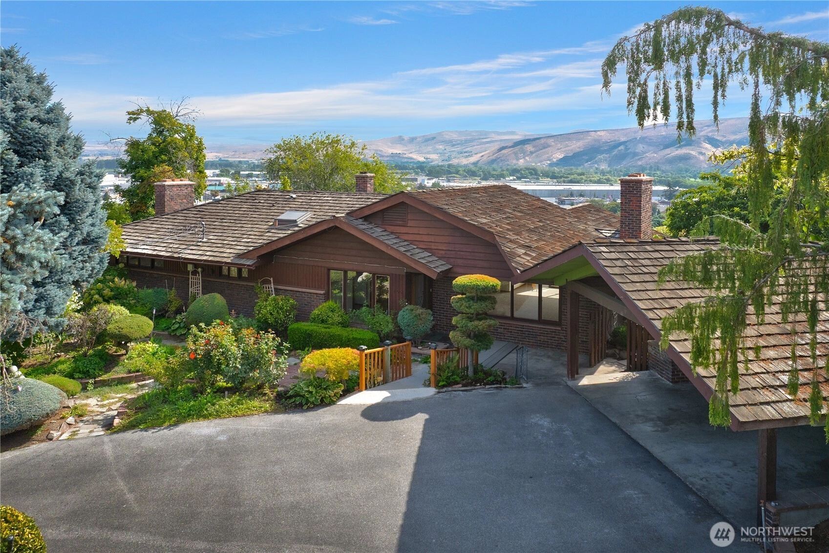 105 Hillcrest Dr Selah WA 98942