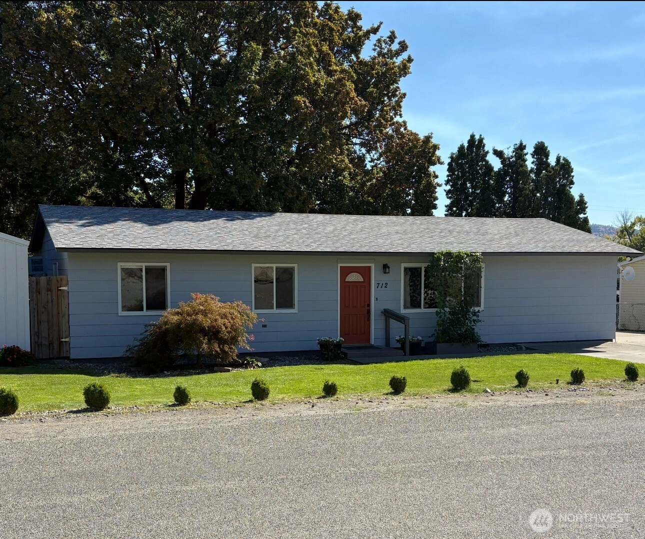 712 Sunrise Dr Unit  Omak WA 98840