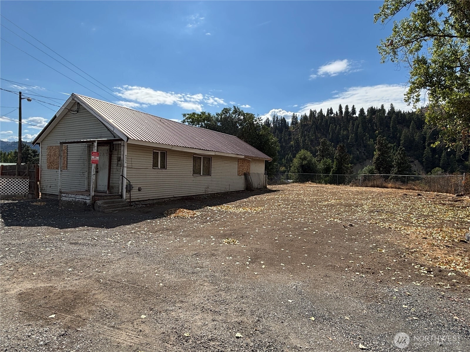 8830 School St Dryden WA 98821