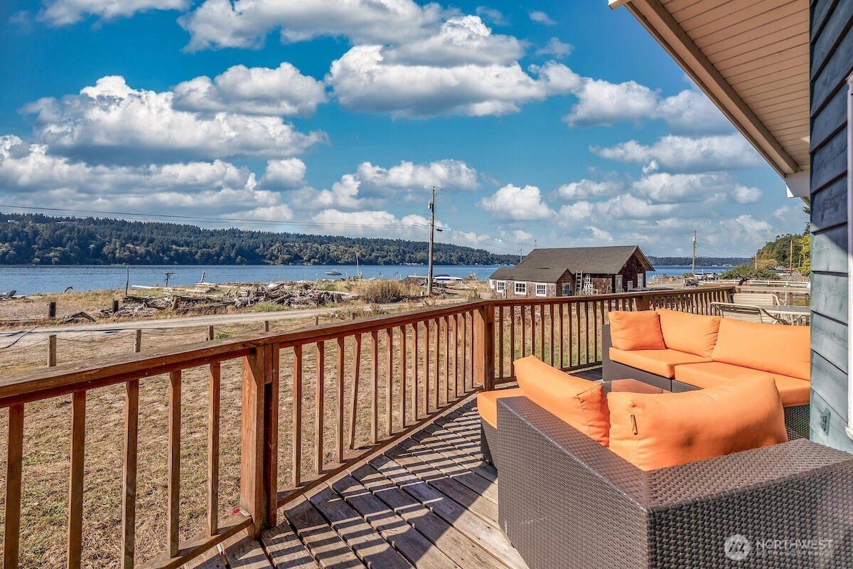 27826 Manzanita Beach Rd SW Vashon WA 98070