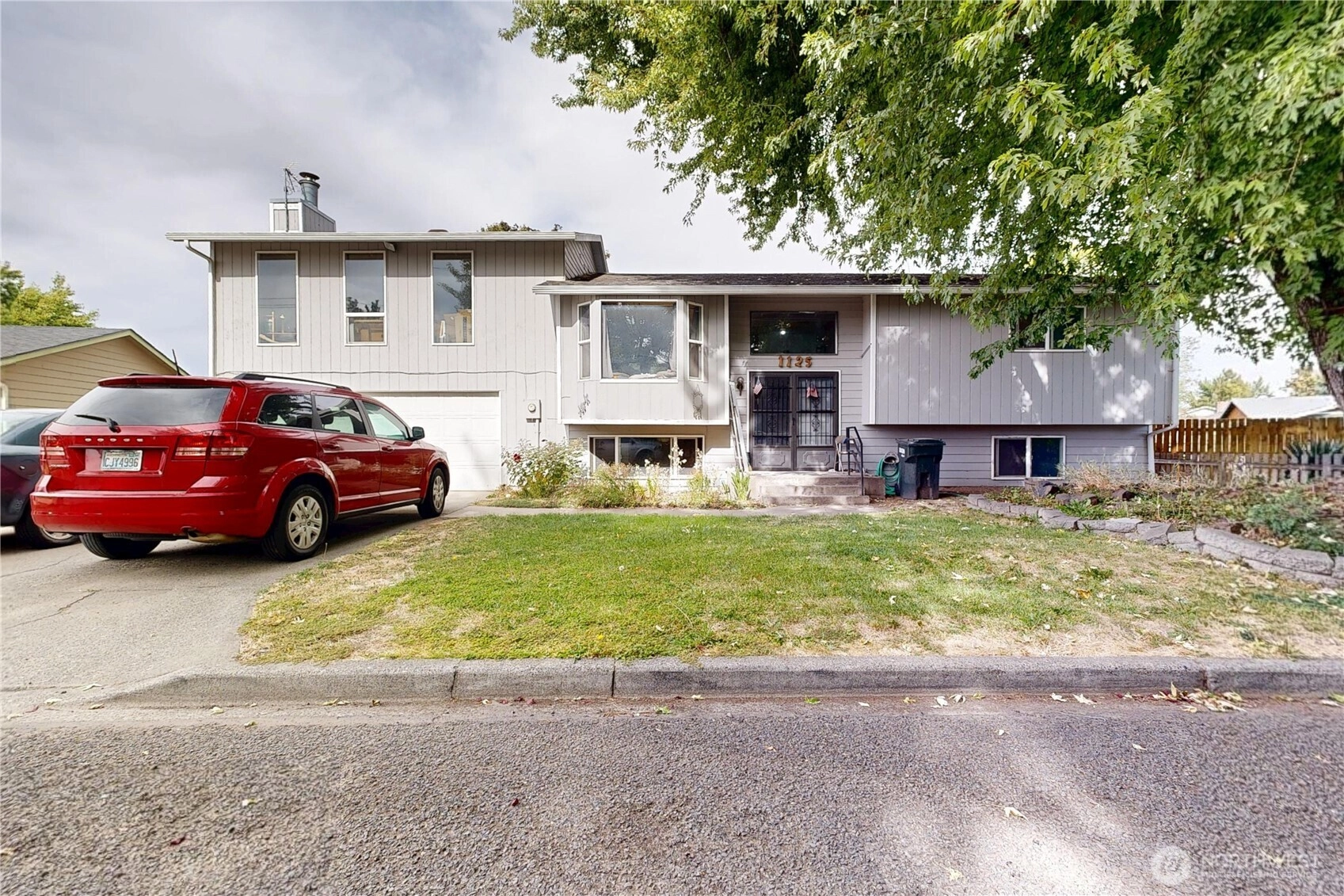 1125 SE Colonial Dr College Place WA 99324