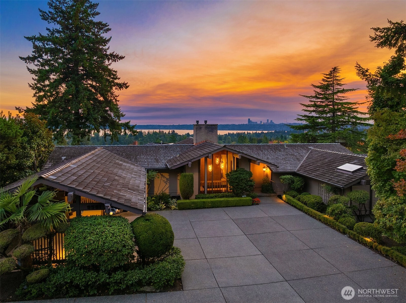 9501 NE 13th St Unit  Clyde Hill WA 98004