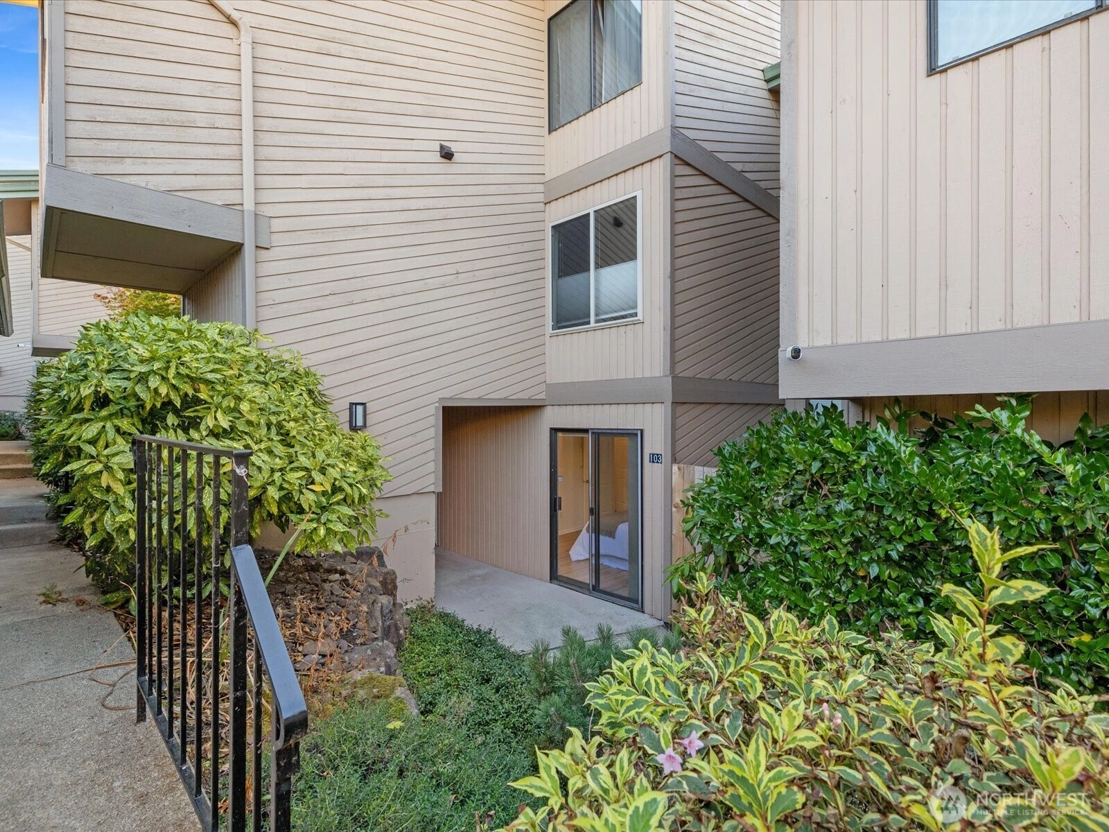 23001 Lakeview Dr Unit 103 Unit 103 Mountlake Terrace WA 98043